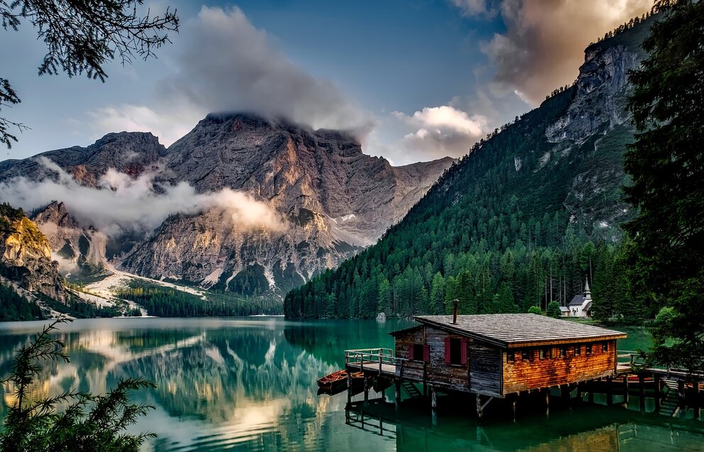 Pragser Wildsee in den Dolomiten Pragser Wildsee in den Dolomiten